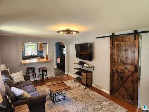 205 E 6th St, Dell Rapids, SD 57022 photo 3