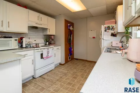 1304 Sylvan Cir #8, Brandon, SD 57005 photo 4