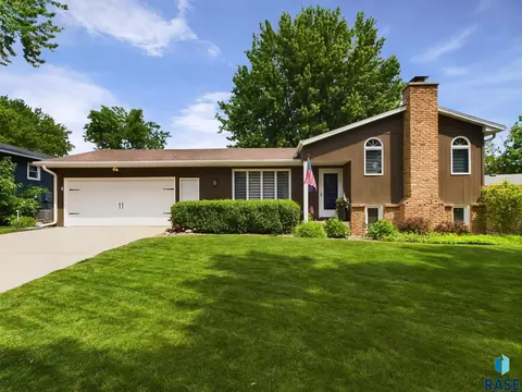 5804 W 37th St, Sioux Falls, SD 57106