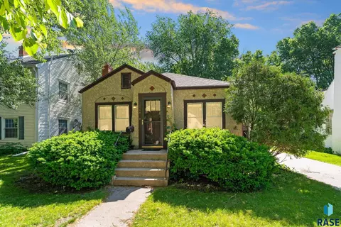 1904 S 5th Ave, Sioux Falls, SD 57105