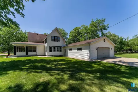 1100 Washington St, Centerville, SD 57014 photo 2