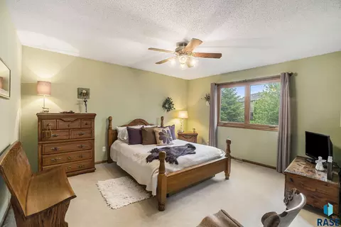 1108 NE 8th St, Madison, SD 57042 photo 9