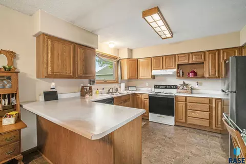 1108 NE 8th St, Madison, SD 57042 photo 7