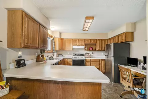 1108 NE 8th St, Madison, SD 57042 photo 6