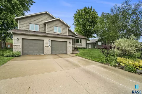 1108 NE 8th St, Madison, SD 57042 photo 2