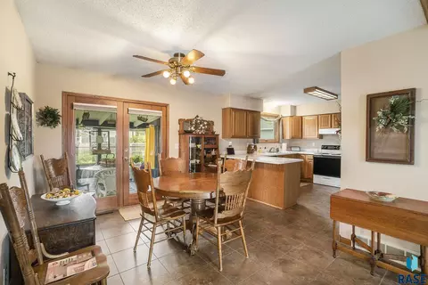 1108 NE 8th St, Madison, SD 57042 photo 5