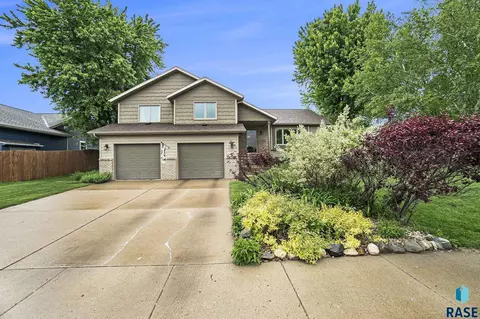 1108 NE 8th St, Madison, SD 57042 photo 1