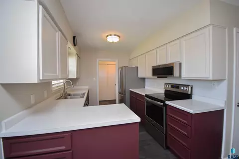 2017 S Faris Ave, Sioux Falls, SD 57105 photo 3