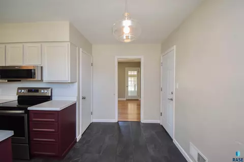 2017 S Faris Ave, Sioux Falls, SD 57105 photo 7