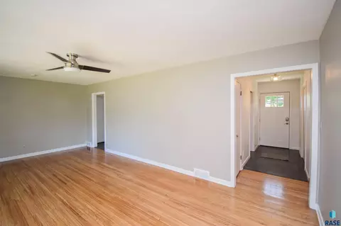2017 S Faris Ave, Sioux Falls, SD 57105 photo 8