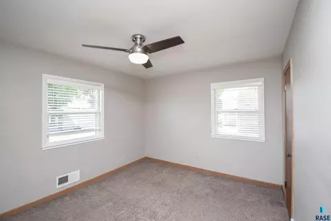 2017 S Faris Ave, Sioux Falls, SD 57105 photo 12