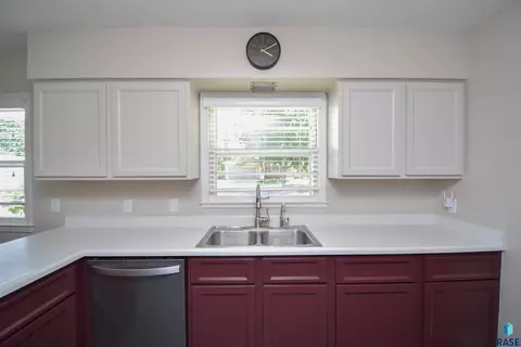 2017 S Faris Ave, Sioux Falls, SD 57105 photo 4