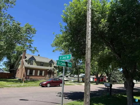 200 E 3rd St, Marion, SD 57043 photo 3