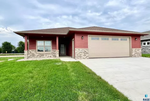 704 S Mary Gene Ave, Sioux Falls, SD 57106