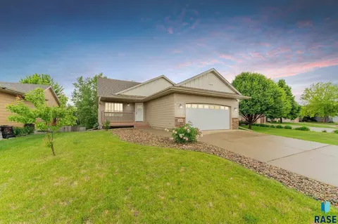 7600 W Grinnell Cir, Sioux Falls, SD 57106