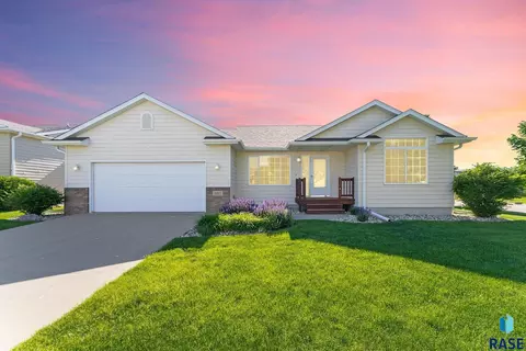 5112 S Carrick Ave, Sioux Falls, SD 57106