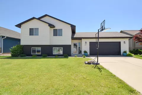 8801 W Nikita Dr, Sioux Falls, SD 57106