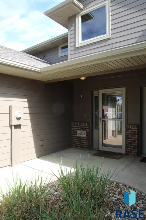 8604 W Laverne Wipf St, Sioux Falls, SD 57106