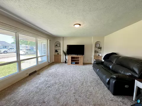 323 E 9th St, Miller, SD 57362 photo 4