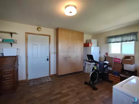 323 E 9th St, Miller, SD 57362 photo 17