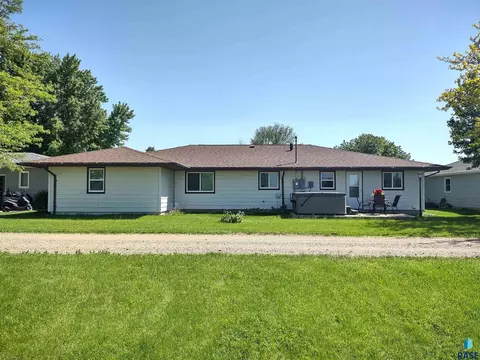 323 E 9th St, Miller, SD 57362 photo 36