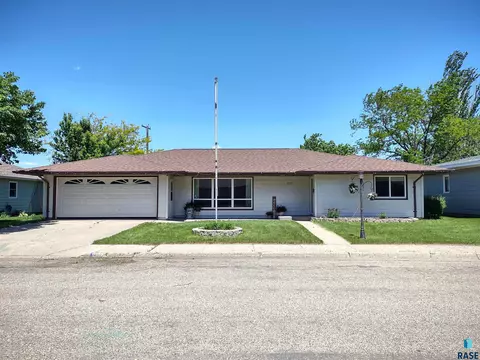 323 E 9th St, Miller, SD 57362 photo 1