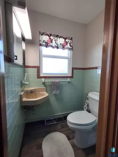 323 E 9th St, Miller, SD 57362 photo 15