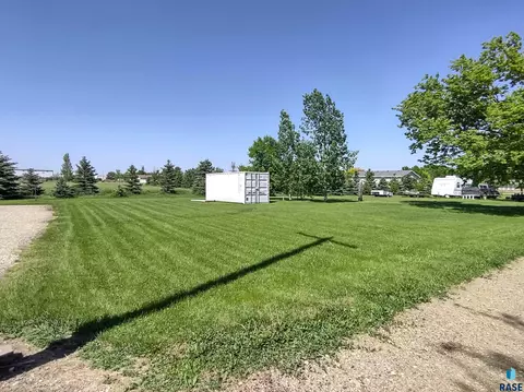 323 E 9th St, Miller, SD 57362 photo 40