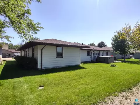 323 E 9th St, Miller, SD 57362 photo 43