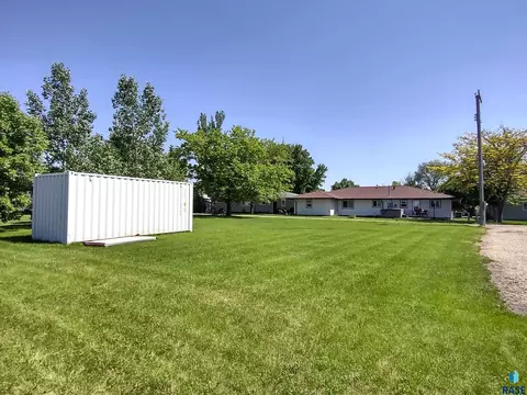 323 E 9th St, Miller, SD 57362 photo 41