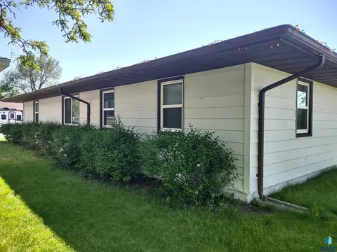 323 E 9th St, Miller, SD 57362 photo 44