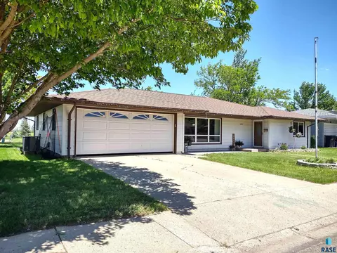 323 E 9th St, Miller, SD 57362 photo 33