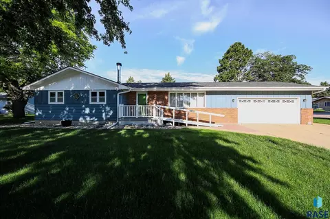 5225 W Thurman Dr, Sioux Falls, SD 57106