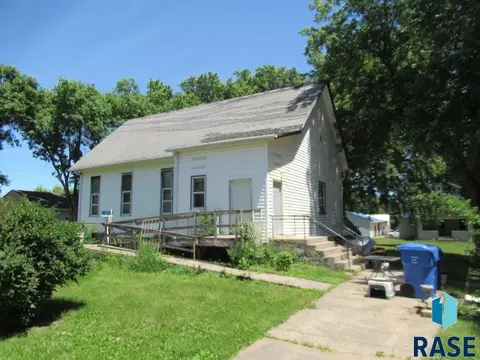 206 E Sanford Ave, Steen, MN 56173