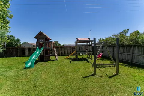 101 W Beechnut St, Brandon, SD 57005 photo 23