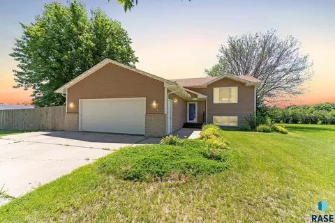 101 W Beechnut St, Brandon, SD 57005 photo 1
