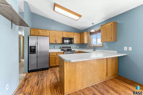 101 W Beechnut St, Brandon, SD 57005 photo 7