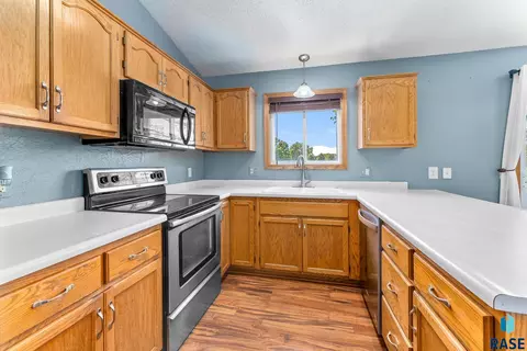 101 W Beechnut St, Brandon, SD 57005 photo 8