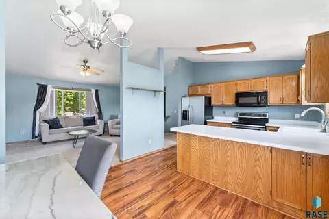 101 W Beechnut St, Brandon, SD 57005 photo 6
