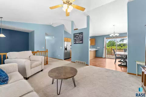 101 W Beechnut St, Brandon, SD 57005 photo 5