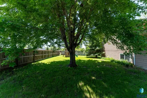 101 W Beechnut St, Brandon, SD 57005 photo 24