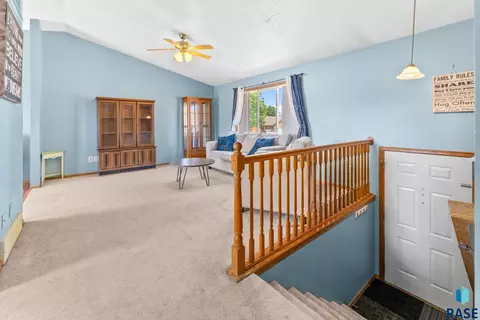101 W Beechnut St, Brandon, SD 57005 photo 4