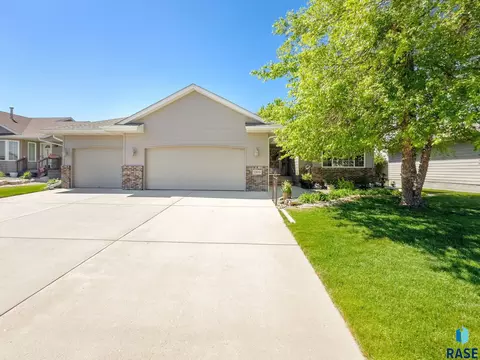 7305 W 52nd St, Sioux Falls, SD 57106
