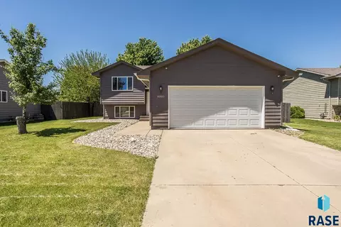 6005 S Aaron Ave, Sioux Falls, SD 57106