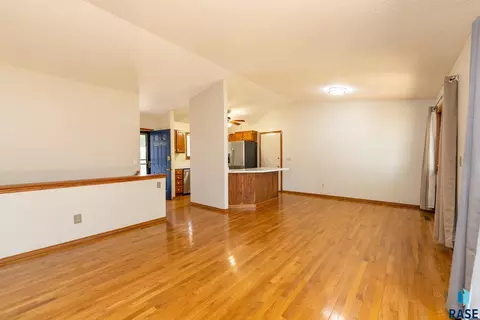 320 E Kevin Dr, Tea, SD 57064 photo 3