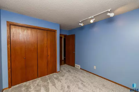 320 E Kevin Dr, Tea, SD 57064 photo 6