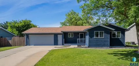 320 E Kevin Dr, Tea, SD 57064 photo 1
