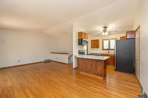 320 E Kevin Dr, Tea, SD 57064 photo 5