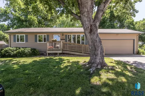 6504 W Essex Ct, Sioux Falls, SD 57106