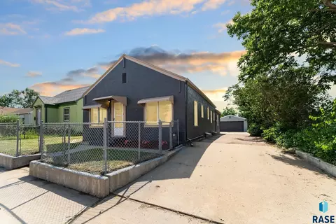 827 N Cliff Ave, Sioux Falls, SD 57103